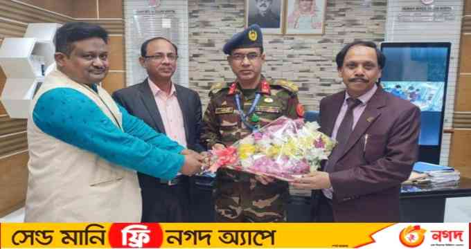 রামেক পরিচালককে বিএমএসএস রাজশাহীর ফুলের শুভেচ্ছা ও সৌজন্য সাক্ষাত