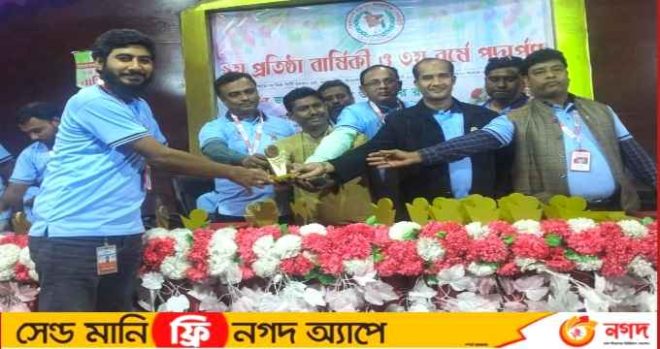 সাংবাদিকতায় বিশেষ অবদানের জন্য সম্মাননা স্মারক পেলেন, শাহাদত হোসেন