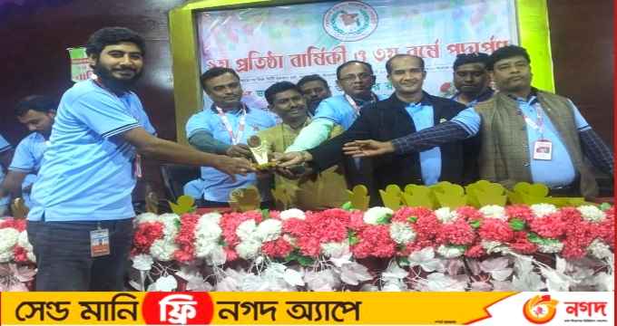 সাংবাদিকতায় বিশেষ অবদানের জন্য সম্মাননা স্মারক পেলেন, শাহাদত হোসেন