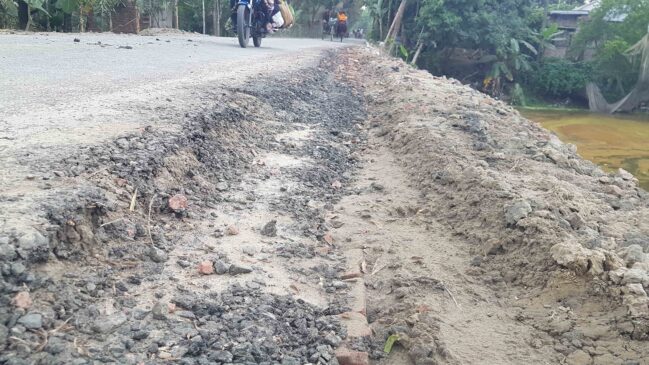 কয়ামাজমপুর ঈদগাহের কাছে