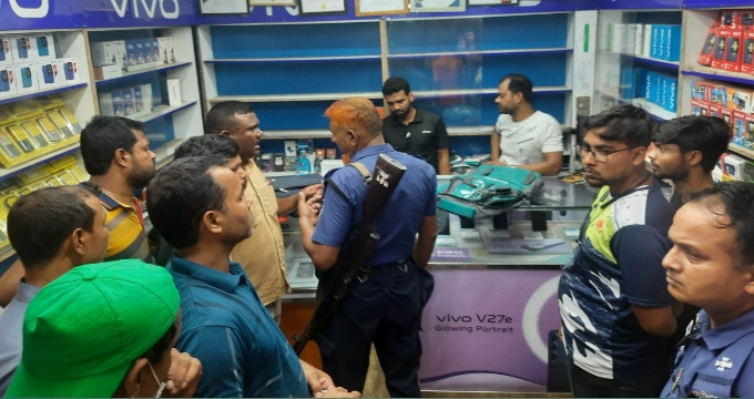 রাজশাহীর বানেশ্বরে মোবাইলের দোকানে দুর্ধর্ষ চুরি