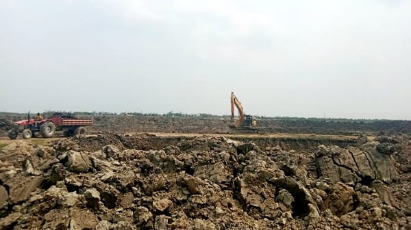 রাজশাহী দুর্গাপুরে ফসলি জমিতে পুকুর খনন বন্ধে অনীহা স্থানীয় প্রশাসনের