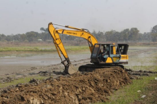 রাজশাহী দুর্গাপুরে ফসলি জমিতে পুকুর খনন বন্ধে অনীহা স্থানীয় প্রশাসনের