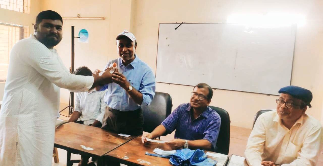 পুনরায় মেয়র নির্বাচিত হওয়ায় রুয়েট ক্যাম্পাসে শ্যাম দত্তের মিষ্টি বিতরন