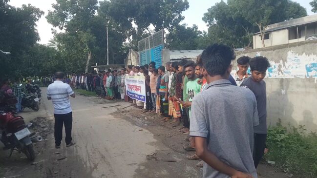 ধাদাশ উচ্চ বিদ্যালয়ে মানববন্ধন এর ছবি