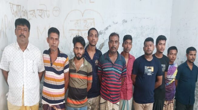 পুঠিয়ায় অস্ত্র, মাদক-ছিনতাই সহ বিভিন্ন মামলার ১১ আসামি আটক