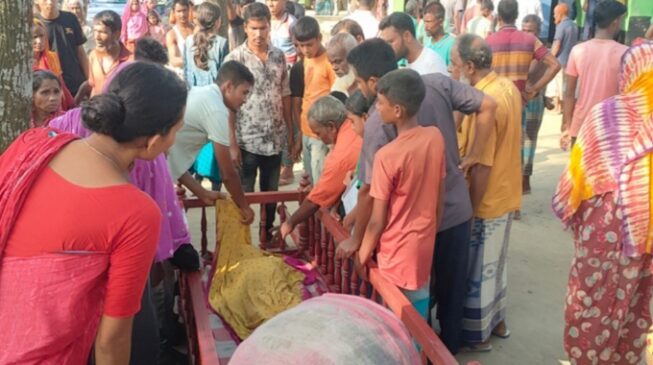 স্কুলের দোলনায় খেলতে গিয়ে এক শিশুর মৃত্যু হয়েছে