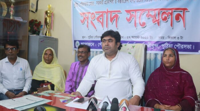 পুঠিয়া পৌর মেয়রের বিরুদ্ধে মিথ্যা অভিযোগের প্রতিবাদে সংবাদ সম্মেলন