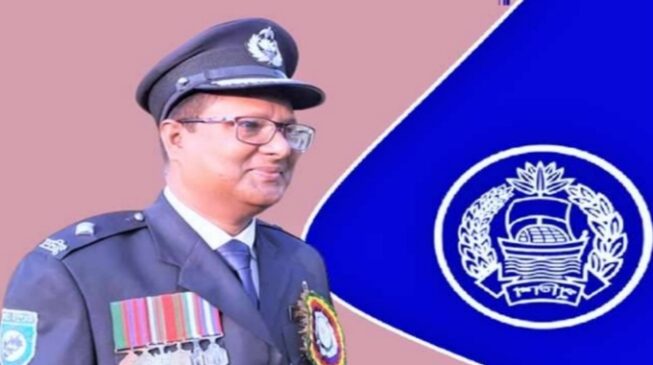 ওসির বিরুদ্ধে খবর প্রকাশ করায়, বাড়ি থেকে ধরে এনে সাংবাদিককে মামলা!