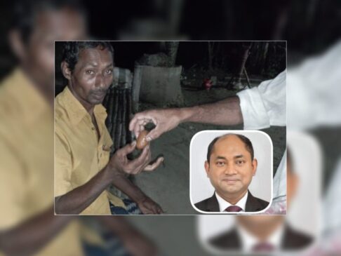 এবার রাজশাহীর দুর্গাপুরে ইউএনও বদলির খবরে মিষ্টি বিতরণ!