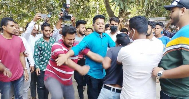 রাবি ছাত্রলীগ কমিটিকে অবাঞ্ছিত ঘোষণা, পদ বঞ্চিতদের বিক্ষোভ-ভাঙচুর