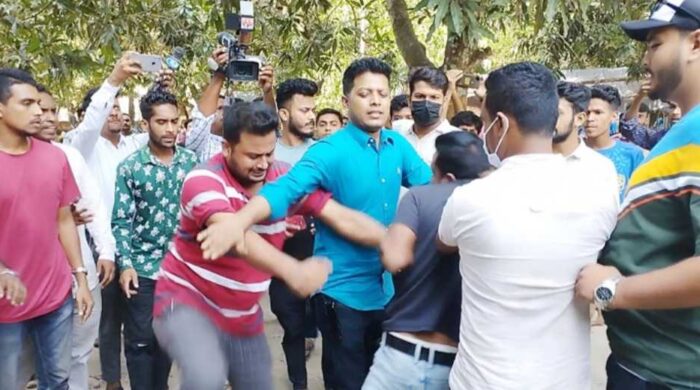 রাবি ছাত্রলীগ কমিটিকে অবাঞ্ছিত ঘোষণা, পদ বঞ্চিতদের বিক্ষোভ-ভাঙচুর