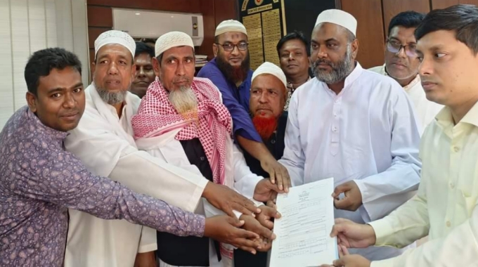 বাগমারায় আ’লীগের দলীয় এমপি প্রার্থী আবুল কালামের মনোনয়ন ফরম উত্তোলন