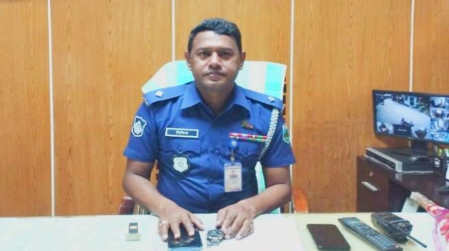 চারঘাটে আইনশৃংখলার চিত্র পাল্টে দিয়ে প্রশংসায় ভাসছেন ওসি সিদ্দিকুর রহমান