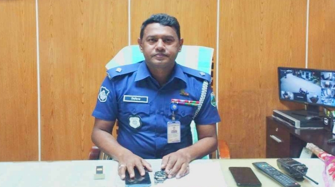 চারঘাটে আইনশৃংখলার চিত্র পাল্টে দিয়ে প্রশংসায় ভাসছেন ওসি সিদ্দিকুর রহমান