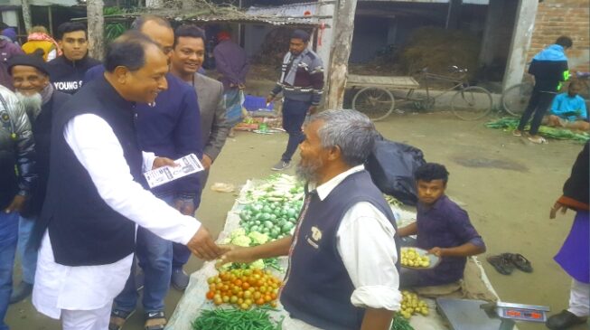 পুঠিয়া-দু্র্গাপুরে প্রতীক পেয়ে নির্বাচনী প্রচারে নেমেছেন নৌকার প্রার্থী দারা