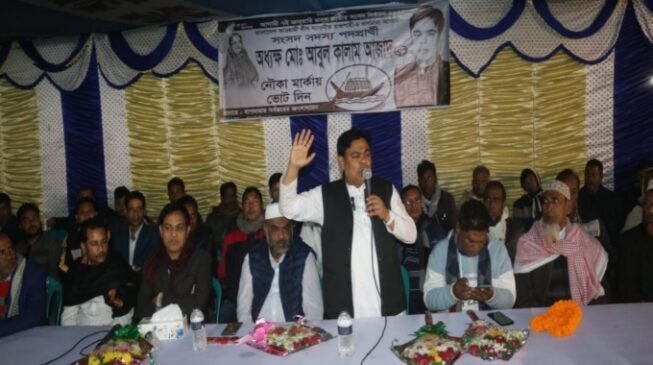 প্রতীক পেয়েই বাগমারায় প্রচারণা ও জনসংযোগে ব্যস্ত আবুল কালাম আজাদ