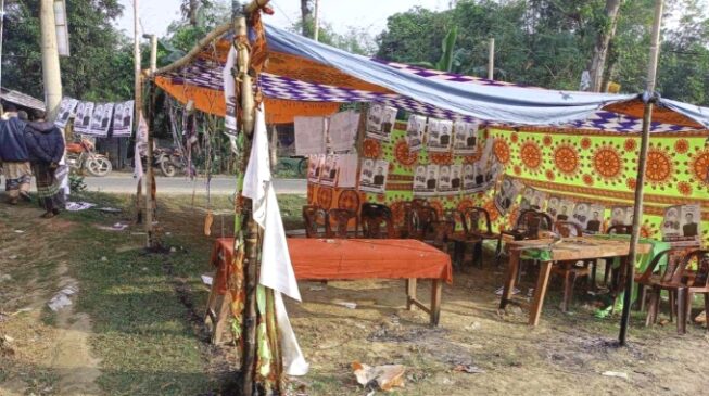 রাজশাহীর দুর্গাপুরে আগুনে পুড়লো নৌকার নির্বাচনী অফিস