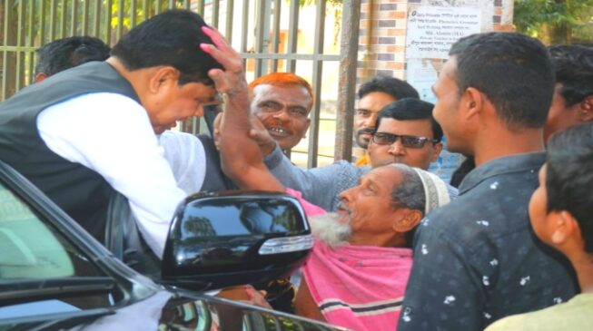 বাগমারায় নৌকার বিপুল সম্ভাবনা, ভোটারদের ভালোবাসায় সিক্ত কালাম