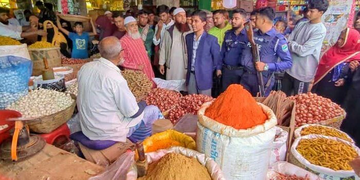 নরসিংদীতে ৩ পেঁয়াজ ব্যবসায়ীকে ২২ হাজার টাকা জরিমানা
