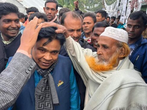 নৌকার মাঝি কালামকে পেয়ে খুশি বাগমারার সাধারণ মানুষ, ব্যাপক প্রচার-প্রচারণা