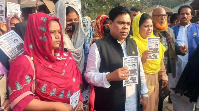 উত্তপ্ত বাগমারায় শান্তির বানী নিয়ে নৌকার গণসংযোগ ভোট প্রার্থনায় কালাম