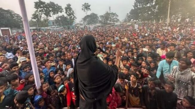 হাজার হাজার ভক্ত নিয়ে চিত্রনায়িকা মাহির শেষ দিনের প্ররচারণা