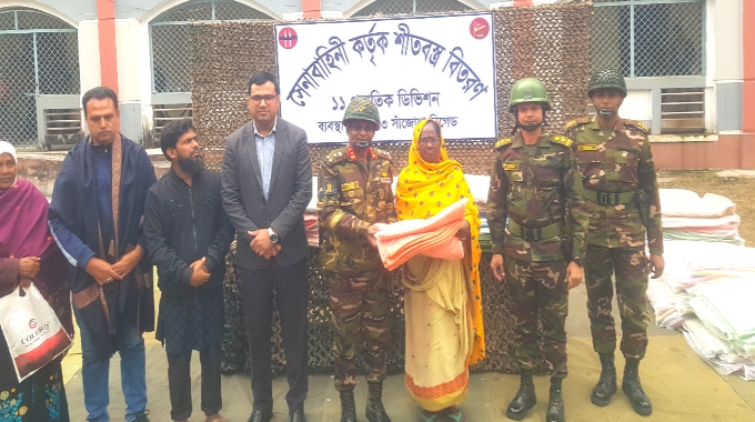 রাজশাহীর পুঠিয়ায় সেনাবাহিনীর উদ্যোগে শীতবস্ত্র বিতরণ