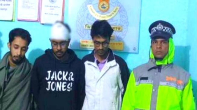 বরিশাল বিশ্ববিদ্যালয়ের ছাত্রলীগ কর্মী সহ ৩ জন মাদক মামলায় আটক