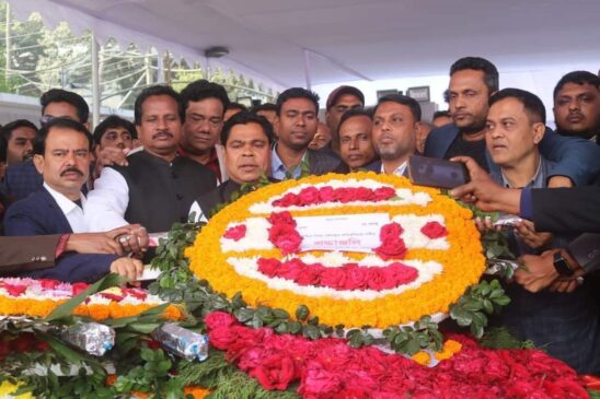 শপথ শেষে ধানমন্ডিতে বঙ্গবন্ধুর প্রতিকৃতিতে শ্রদ্ধা নিবেদন করলেন নবনির্বাচিত এমপি কালাম