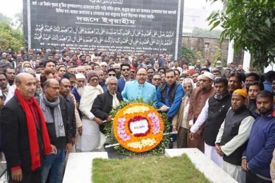বঙ্গবন্ধুর ম্যুরাল ও শহীদ কামারুজ্জামানের সমাধীতে, নবনির্বাচিত এমপি আসাদের শ্রদ্ধা