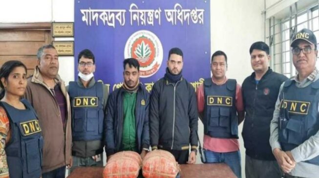 রাজশাহীতে ১০ কেজি গাঁজাসহ আটক-২