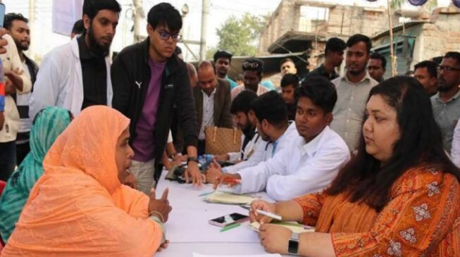 মাসব্যাপী ফ্রী মেডিকেল ক্যাম্পের উদ্বোধন করলেন ডা. অর্ণা জামান