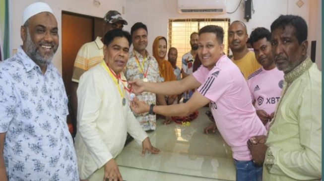 ঈদ পূর্ণমিলন এস.এস.সি ১৯৯৯ বনাম ২০০০ প্রীতি ক্রিকেট টুর্ণামেন্ট অনুষ্ঠিত