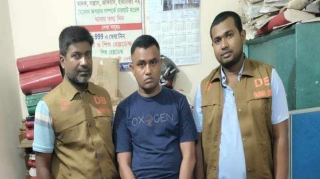 রাজশাহীতে ২০ বোতল ফেন্সিডিল ও ২০০ পিছ ইয়াবাসহ গ্রেফতার-১
