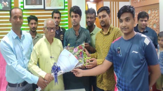 এমপি বাদশার সাথে রাজশাহী অনলাইন সাংবাদিক ফোরাম নেতৃবৃন্দের সৌজন্য সাক্ষাৎ