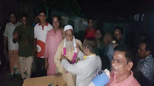 পুঠিয়ায় চেয়ারম্যান নির্বাচিত হয়ে নেতাকর্মীদের সঙ্গে সৌজন্য সাক্ষাৎ করেছেন সামাদ মোল্লা