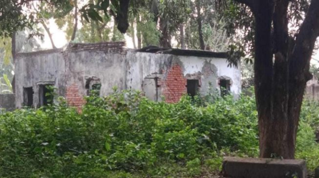 পুঠিয়ার জেলা পরিষদ ডাক বাংলো পরিত্যক্ত অ-সামাজিক কাজের আখড়া