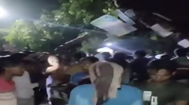 রাজশাহীর বাঘায় ঝড়ে বটগাছ উপড়ে পড়ে নিহত ৩ আহত আরো ৪ জন