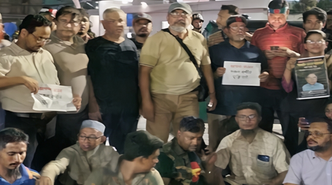 আয়না ঘরে বন্দিদের মুক্তির দাবিতে সাবেক সেনা কর্মকর্তাদের অবস্থান