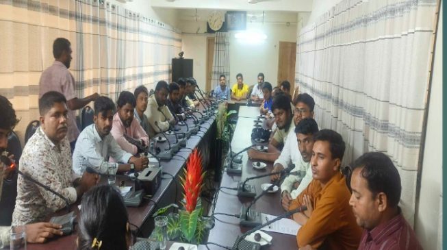 রাজশাহীর দুর্গাপুরে নবাগত ইউএনও'র সাথে সাংবাদিকদের মতবিনিময়