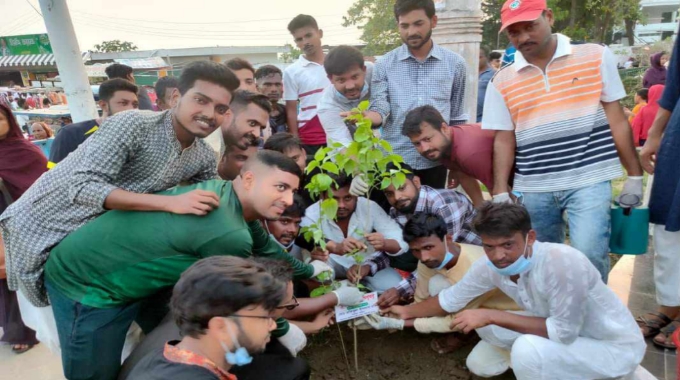 সবাইকে গাছ লাগানোর আহবান রাজশাহী মহানগর যুবদলের সদস্য সচিব রবির