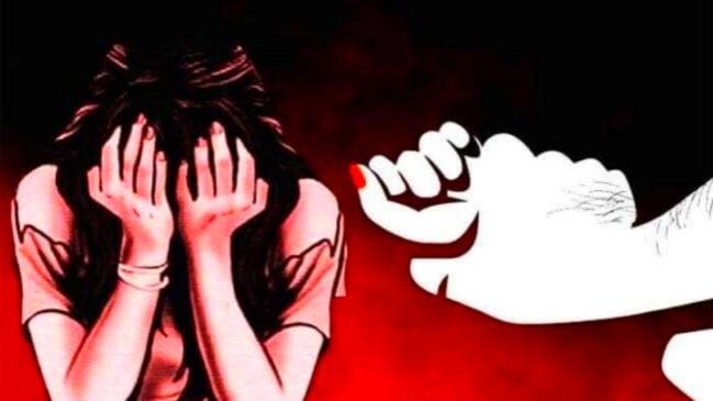 রাজশাহীর দুর্গাপুরে ৮ম শ্রেণীর ছাত্রীকে তিনজন মিলে ধর্ষণ