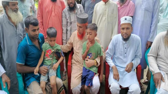 বাগমারায় দুর্ঘটনার শিকার পরিবারের পাশে থাকবেন ডাঃ আব্দুল বারী