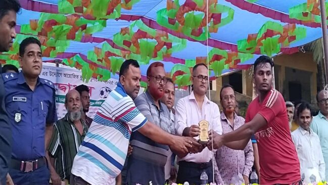 বীরকুৎসা রাজ স্পোর্টিং ক্লাবের উদ্যোগে ফুটবল টুর্নামেন্টের উদ্বোধন