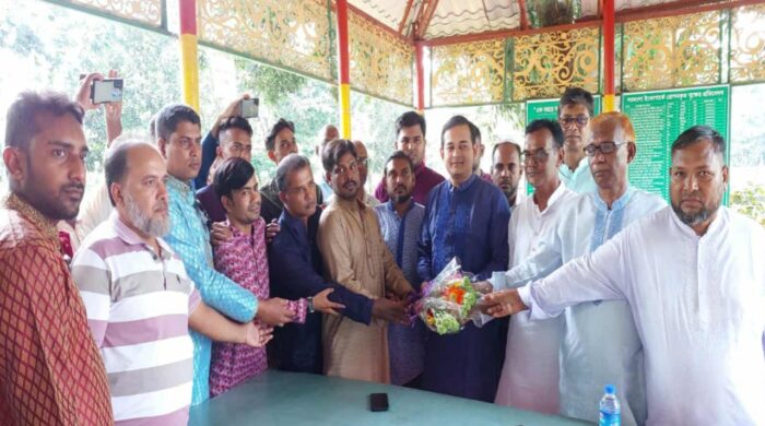 ঐক্যের প্রতিক বরেন্দ্র প্রেসক্লাব: নব-নির্বাচিত সাংবাদিকদের সংবর্ধনায় ইউএনও